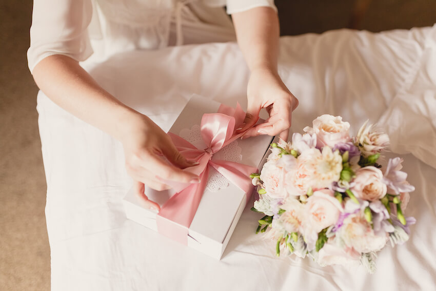 結婚禮物禮儀:打開禮物的人