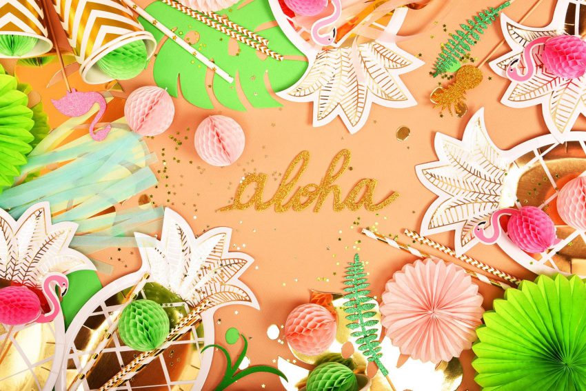 夏威夷主題派對：帶有 aloha 的邀請卡和圍繞它的裝飾理念