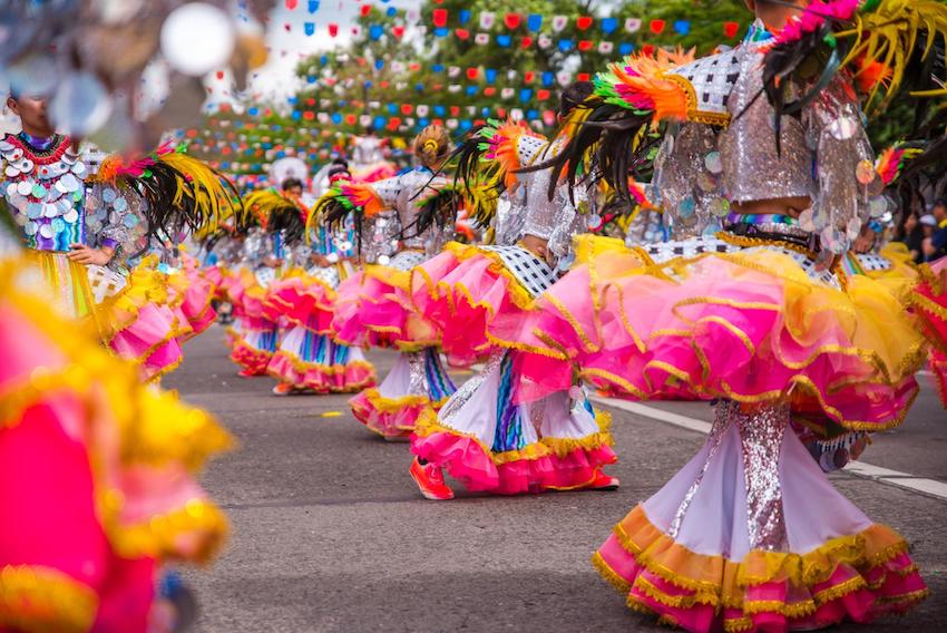 masskara 節日五顏六色的微笑面具