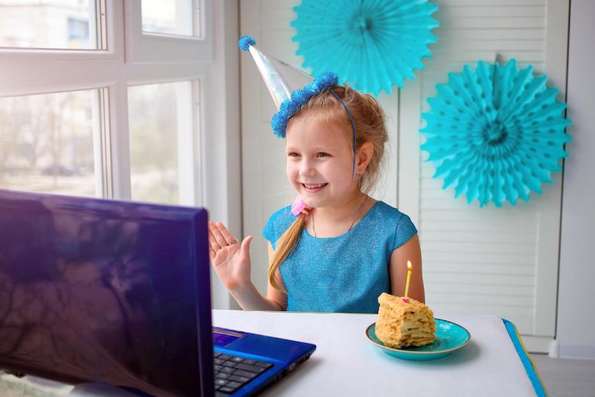為孩子們隔離生日的想法:蹣跚學步的孩子在網上慶祝她的生日