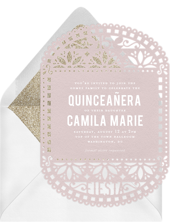 來自 Greenvelope 的經典 Papel Picado Quinceañera 邀請函