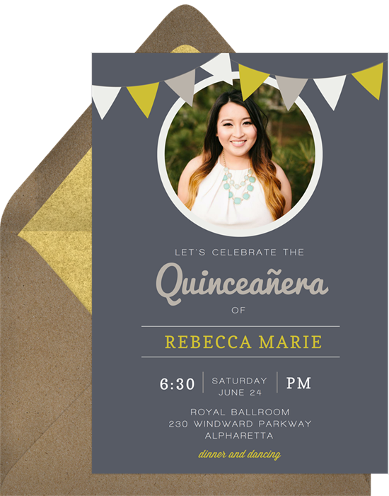 來自 Greenvelope 的慶典旗幟 Quinceañera 邀請函