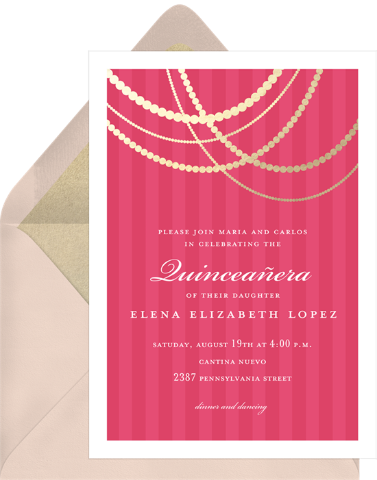 來自 Greenvelope 的垂褶金色 Quinceañera 邀請函