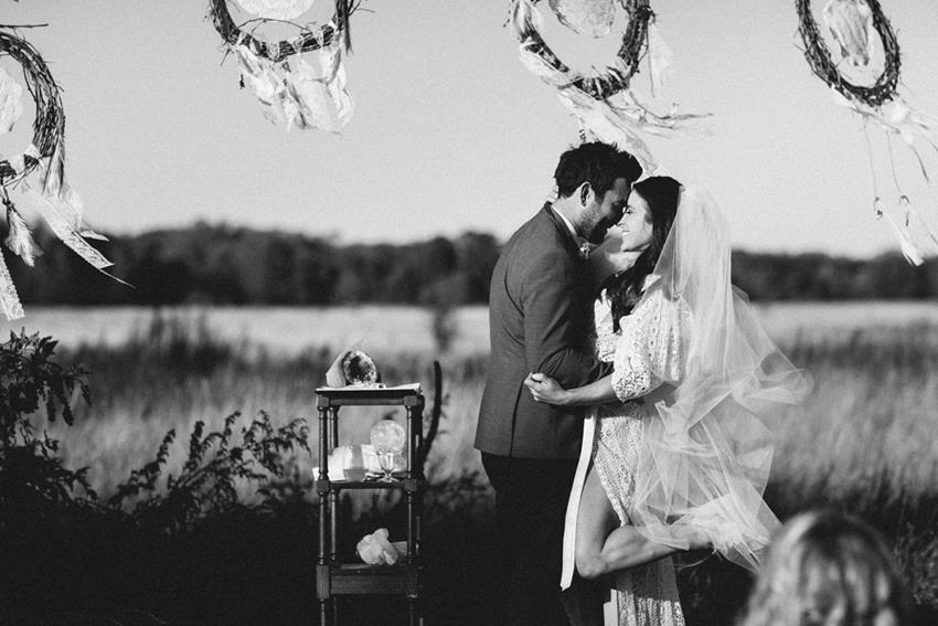 Caroline Ghetes Photography 拍攝的浪漫黑白婚禮照片