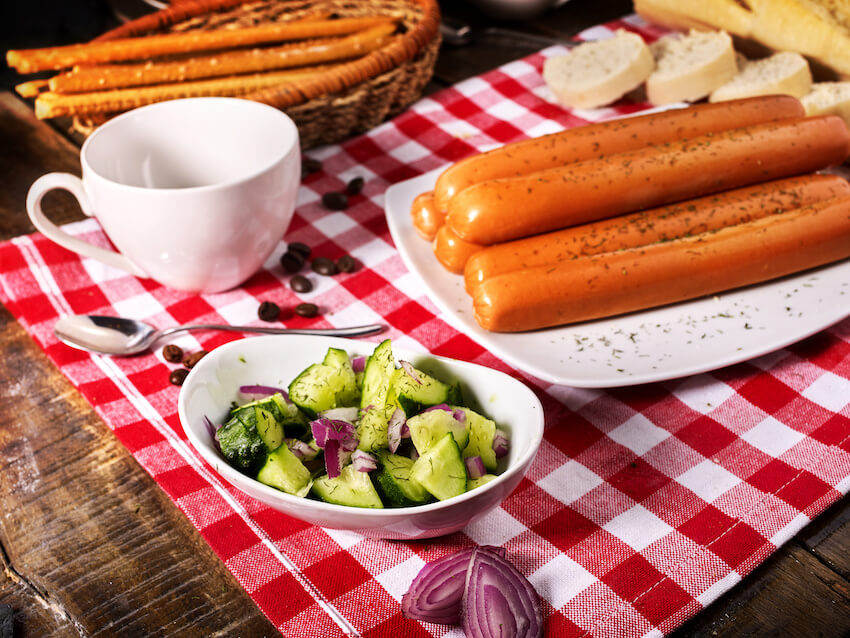 農場主題生日派對：餐桌上的各種食物