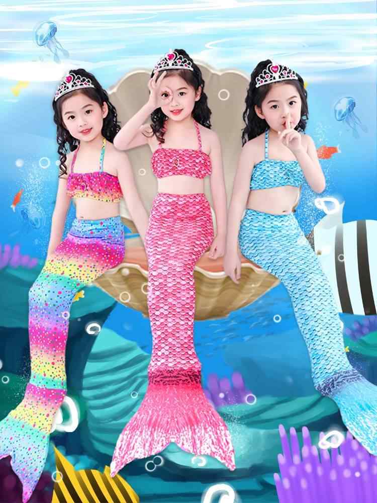 三個穿著實用休閒萬聖節服裝的小女孩。